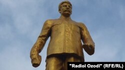 Памятник Сталину в Аштском районе Согдийской области