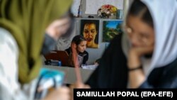 یکی از مراکز آموزش نقاشی که به روی دختران مسدود شده است 