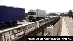 Пули нимвайрона, ки аз болои он мошинҳо аз Душанбе то Чин ҳаракат мекунанд.