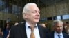 Julian Assange ispred suda u Saipanu, Sjeverna Marijanska ostrva, SAD, 26. juni 2024.