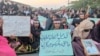 د غورځنګ غړو او پلویانو په تېرو وختونو کې هم د مولانا هدایت الرحمان د خوشې کولو لپاره مظاهرې کړې دي - پخوانی انځور.