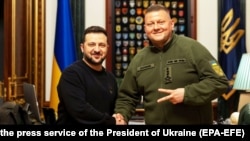 Президент України Володимир Зеленський та колишній головнокомандувач Збройних сил України Валерій Залужний (праворуч). Київ, 8 лютого 2024 року