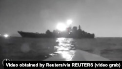 Морський безпілотник показує корабель поблизу порту Новоросійськ, Росія. Знімок екрана, отриманий з відео в соціальних мережах, серпень 2023 року.