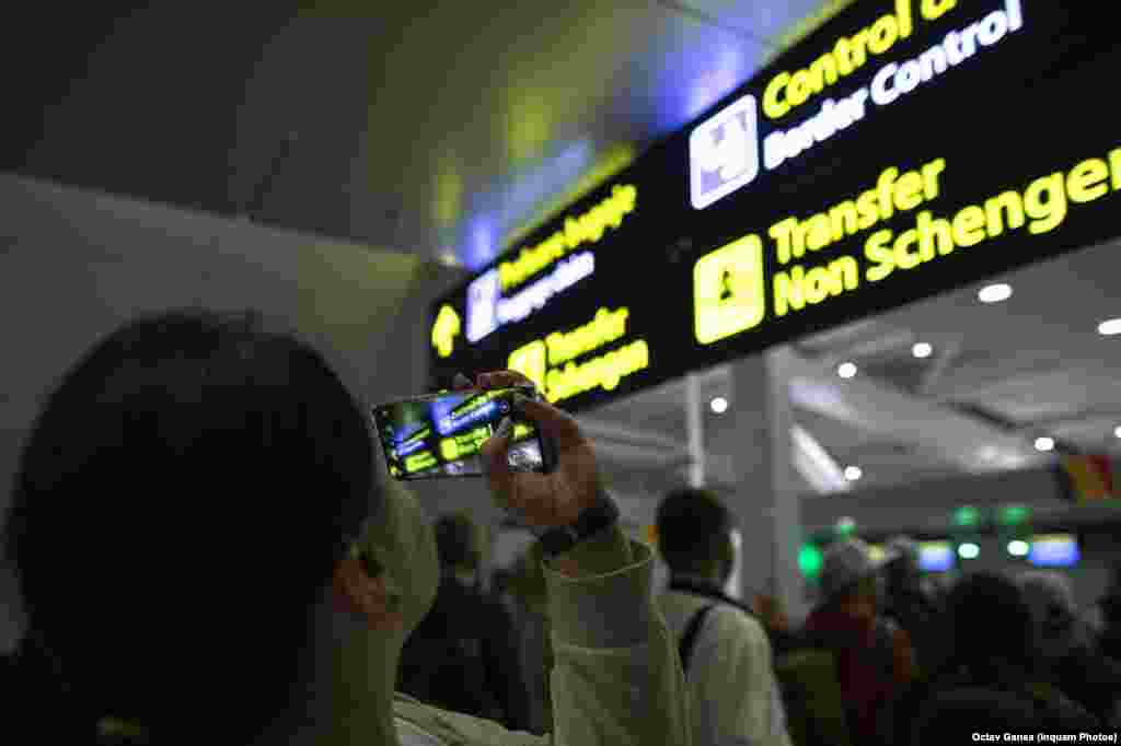 Na najvećem aerodromu u Rumuniji, &quot;Henri Coanda&quot; (Otopeni), instalirani su uređaji za automatsko biometrijsko skeniranje pasoša koji će se koristiti za kontrolu putnika u zemljama koje nisu članice šengena.
