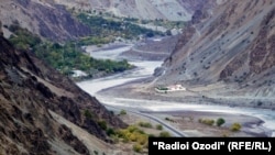 مرز مشترک میان افغانستان و تاجیکستان در امتداد دریای آمو