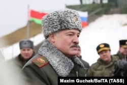 Олександр Лукашенко під час військових навчань на полігоні перед широкомасштабним вторгненням Росії в Україну. Могильовська область, Білорусь. 17 лютого 2022 року