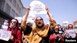 آرشیف - شماری از زنان معترض