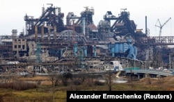Зруйнований російськими обстрілами металургійний завод «Азовсталь» у нині окупованому Маріуполі