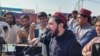 منظور پشتين په يوه جلسه کې تقریر کوي - انځور له ارشیفه