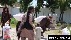 تصویر آرشیف: جریان توزیع کمک ها در افغانستان