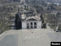 Руїни будівлі Драмтеатру в Маріуполі