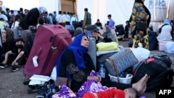 گروهی از مهاجرین برگشته از ایران در مرز اسلام قلعه در هرات