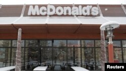 Алматыдағы жабылып қалған McDonald’s рестораны. 28 қараша, 2022 жыл 