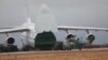 Транспортний літак Ан-124 «Руслан», розроблений в СРСР київським конструкторським бюро «Антонов», є одним із найбільшим серійних вантажних літаків у світі. Він може перевозити до 150 тонн вантажу