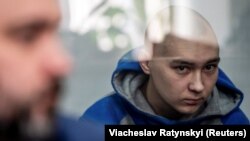 Vadim Shishimarin in a Kyiv courtroom.