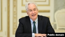 CIA Director William Burns at a meeting with Armenian Prime Minister Nikol Pashinian in Yerevan on July 15.