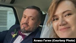 Алмаз Гатин Лилия Чанышева белән (Туйдан архив фотосы)