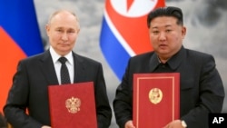 Керівники Росії та Північної Кореї Володимир Путін та Кім Чен Ин під час церемонії підписання нової угоди про парненство. Москва, 19 червня 2024 року