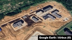 Satelitski snimak Google Earth lokacije Sergijev Posad-6 tokom proširenja i renoviranja preduzetih u posljednje dvije godine