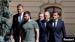 Ukrajinski predsednik Volodimir Zelenski, francuski predsednik Emanuel Makron, nemački kancelar Olaf Šolc, italijanski premijer Mario Dragi i rumunski predsednik Klaus Johanis u Kijevu 16. juna.