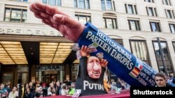 Карнавальний парад у німецькому Дюссельдорфі. Березень 2016 року