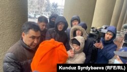 Данияр Амангелдиев акциянын катышуучулары менен. 27-декабрь, 2021-жыл