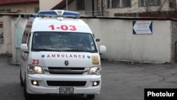 Շտապ բուժօգնության ավտոմեքենա «Նորք» ինֆեկցիոն հիվանդանոցի դիմաց, արխիվ