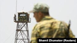 The Tajik Border Service said that more than 300 Afghan soldiers were forced to flee into Tajikistan's Shamsiddin Shohin region.  (file photo)
