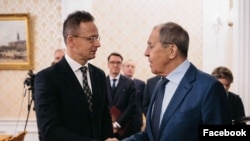 Цей візит Петера Сійярто до Москви відбувся на тлі даних, що Віктор Орбан вже у грудні може вирушити в нову «мирну місію» щодо України. 