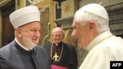 Benedict (right) and Ceric at the Vatican forum