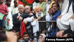 په پاکستان کې اپوزیشن وېره لري چې حکومت د ۱۸م اییني ترمیم ختمولو په تکل دی