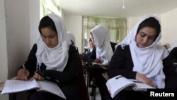 شماری از دانش آموزان دختر. عکس از آرشیف