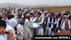 په خوست کې د شمالي وزیرستان له بې کوره کړل شوو خلکو سره مرستې کېږي