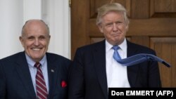 Рудольф Джуліані (ліворуч) та Дональд Трамп
