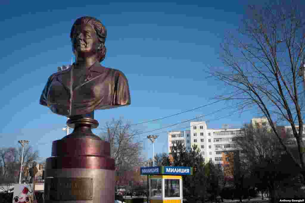 A small statue park honors historical figures associated with the &quot;struggle for national independence.&quot; A police booth, labeled &quot;militia,&quot; can be seen in the background.