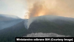 Snimak požara u opštini Prozor-Rama iz helikoptera Oružanih snaga BiH, 25. jul 2025.