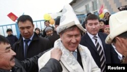 Кыргызстанның яңа президенты Алмазбәк Атамбаев