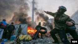 По словам, Михаил Погребинского, у народа не было права на это восстание – у него были иные возможности на самовыражение, в конце концов, делегирование во власть своих представителей
