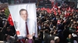 Imamoglunyň tarapdarlarynyň mitingi