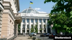 «Ми не підтримували цей законопроєкт, який називається «про боротьбу з олігархами», тому що насправді він з ними не бореться» – каже Кіра Рудик