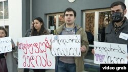 Акция протеста перед зданием телекомпании «Кавкасия»