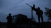Члени мобільного добровольчого підрозділу протиповітряної оборони під час атаки російських безпілотників у Київській області, архівне фото