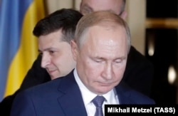Володимир Зеленський і Володимир Путін під час зустрічі лідерів у «нормандському форматі», Париж, 9 грудня 2019 року