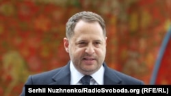 Якби керівник Офісу Президента планував офіційний візит до США або іншої країни світу, його організація та підготовка відбувалися б виключно офіційними дипломатичними каналами, зазначив речник МЗС