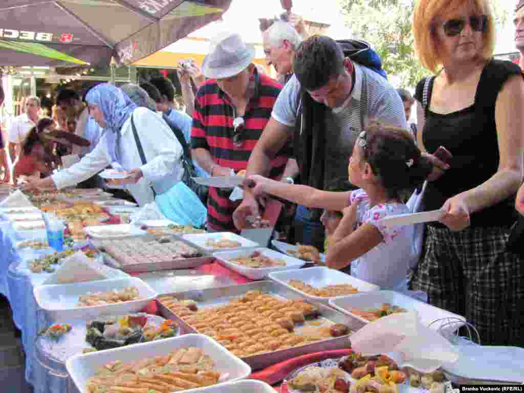 Srbija - Ramazanska trpeza u Kragujevcu, 09.09.2010.