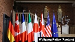  У заяві зауважують, що RT і SDA застосовують оманливу тактику, спрямовану на використання соціальних і політичних питань для поляризації та ослаблення суспільств