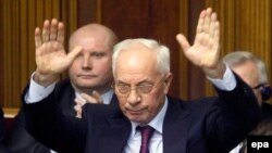 Cлідству вдалося роздобути оригінали документів, які, як вважають у ДБР, свідчать про свідомі дії Азарова «на шкоду суверенітетові та територіальній цілісності України». Наслідком цих дій у бюро вважають окупацію Криму Росією.