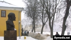 The Lenin monument in Navahradak (file photo)