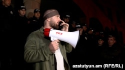 Փաստաբան Ռոման Երիցյանը բողոքի ակցիայի ժամանակ, արխիվ
