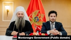 Patrijarh Srpske pravoslavne crkve Porfirije i crnogorski premijer Dritan Abazović tokom potpisivanja Temeljnog ugovora. Podgorica 3. avgust 2022.